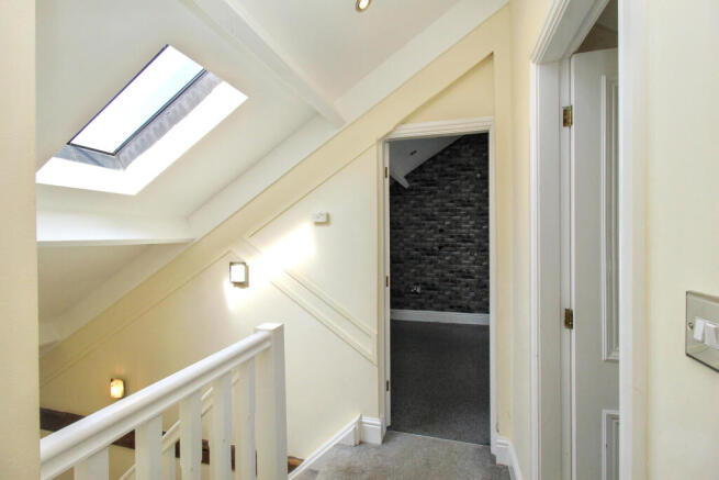 4 bed Terraced for sale Image 8
