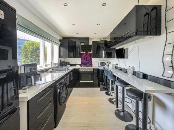 2 bed Semi-Detached for sale Image 4