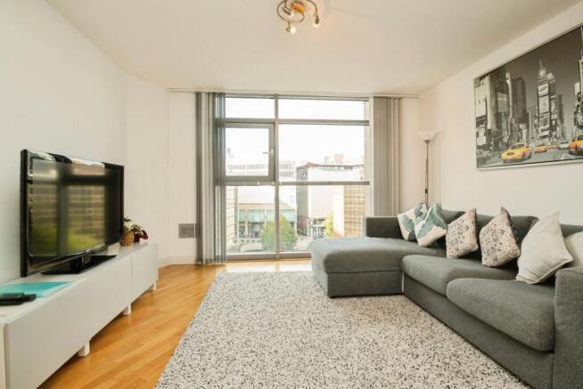 1 Bedroom Flat in CF10 2FF