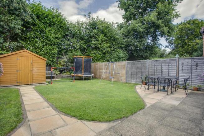7 Oaktree Close Rear Garden.jpg