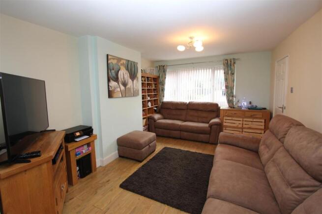 85 sir stafford close 002.JPG