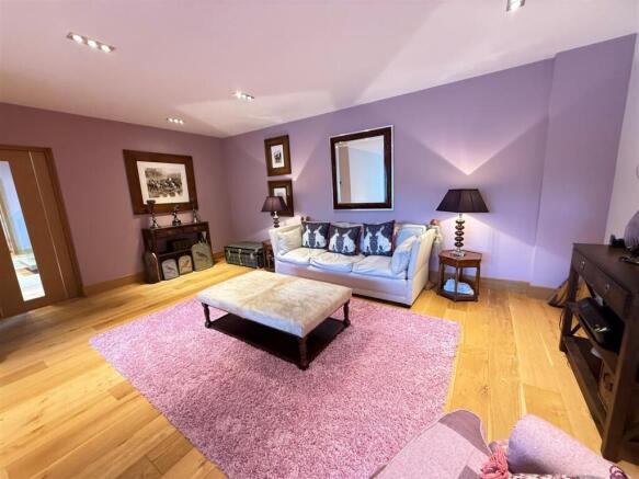 4 bed Detached for sale Image 8