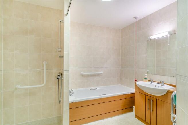 2 bed Apartment for sale Image 7