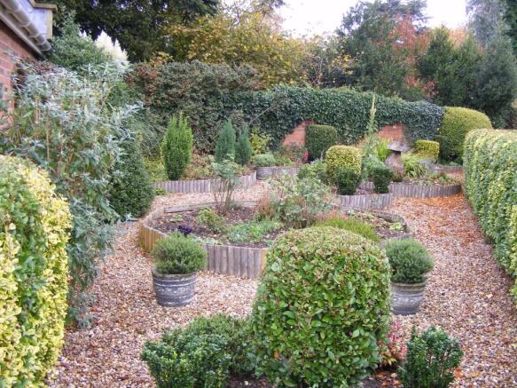 SIDE GARDEN AREA