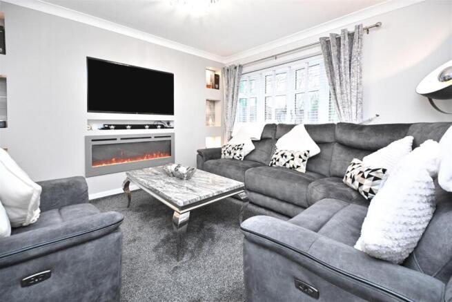 29 Mallory Drive Lounge (2).jpg