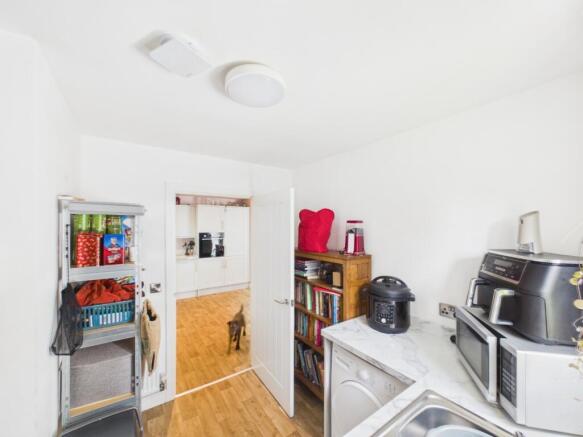 4 bed Semi-Detached for sale Image 10