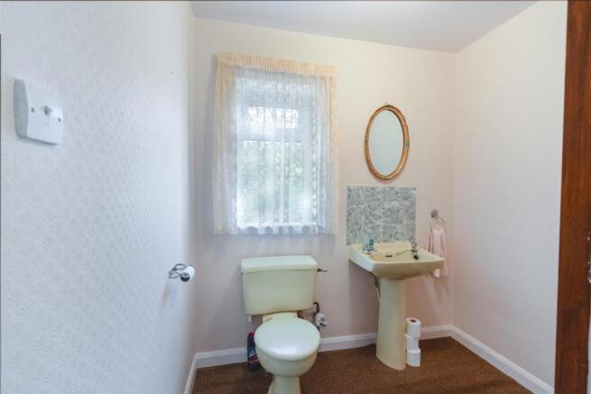 5 bed Detached for sale Image 10