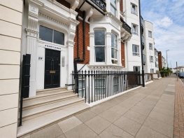 8, 29c Courtlands, Clarence Parade, Southsea PO5 2ET