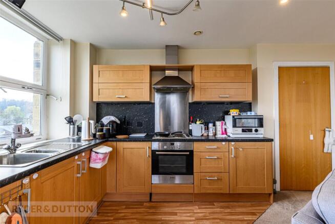 2 bed Apartment for sale Image 6