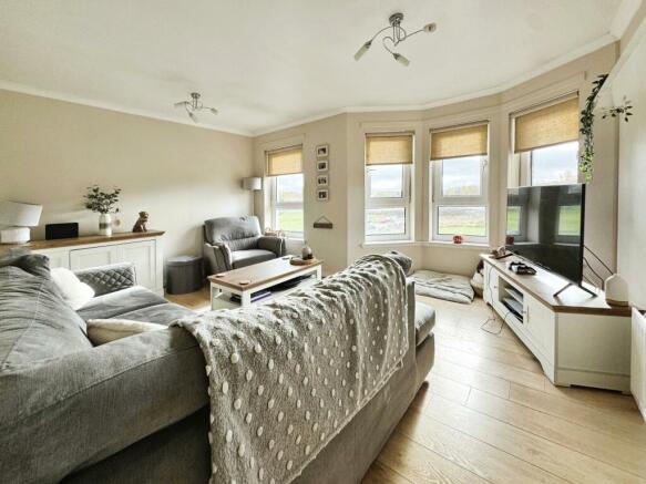 Lounge/Dining