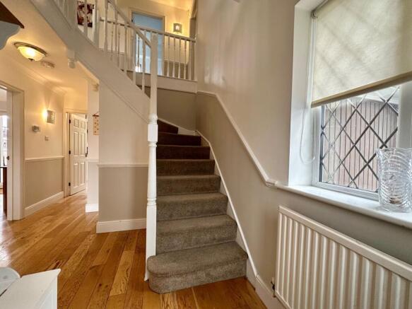 Entrance Hall / Galleried Landing