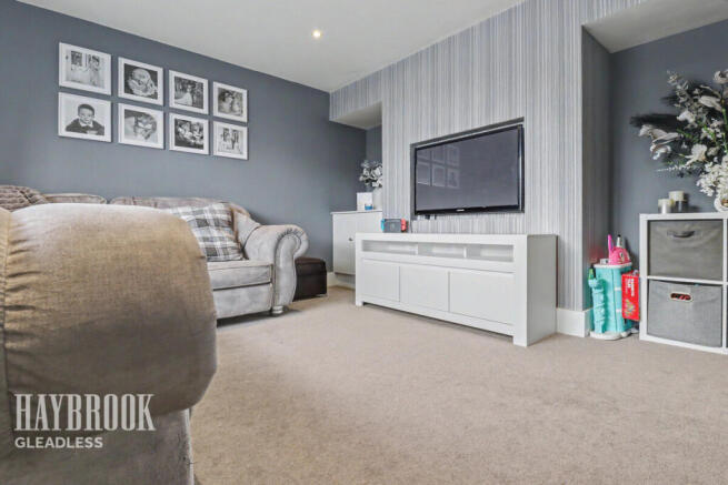 4 bed Semi-Detached for sale Image 12