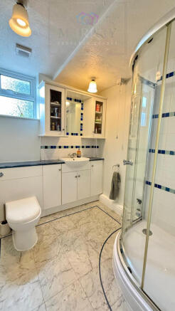 4 bed Detached for sale Image 10
