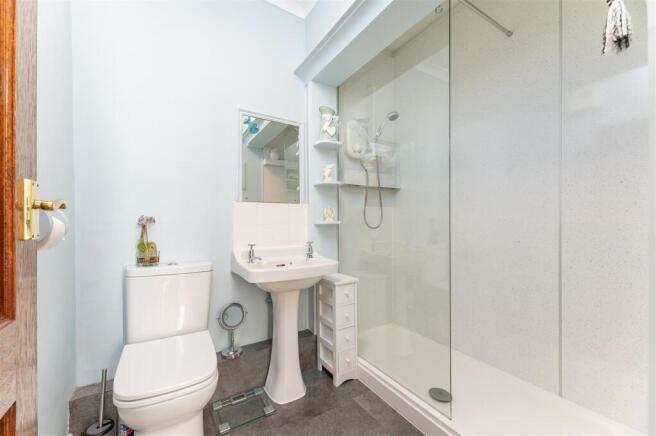 2 bed Apartment for sale Image 11