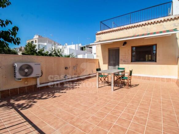 House in the centre of Mahón with garden and pool