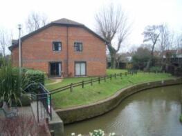 28, Pitson Close, Addlestone KT15 2HR