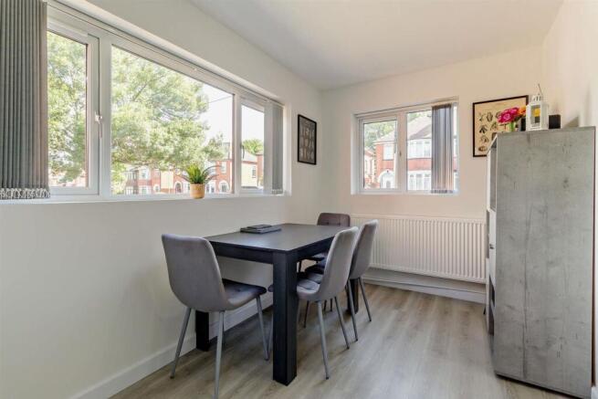 3 bed Semi-Detached for sale Image 4