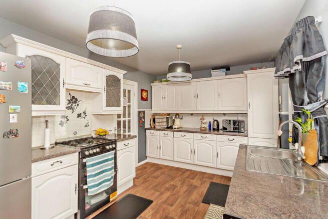 3 bed Semi-Detached for sale Image 7