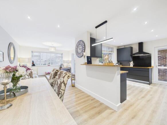 Lounge/Dining Room through to Kitchen