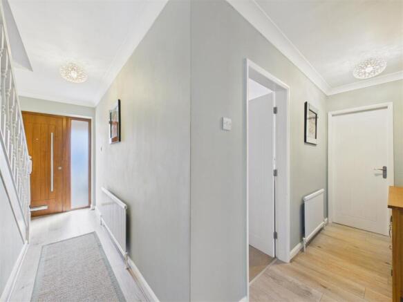 4 bed Detached for sale Image 5