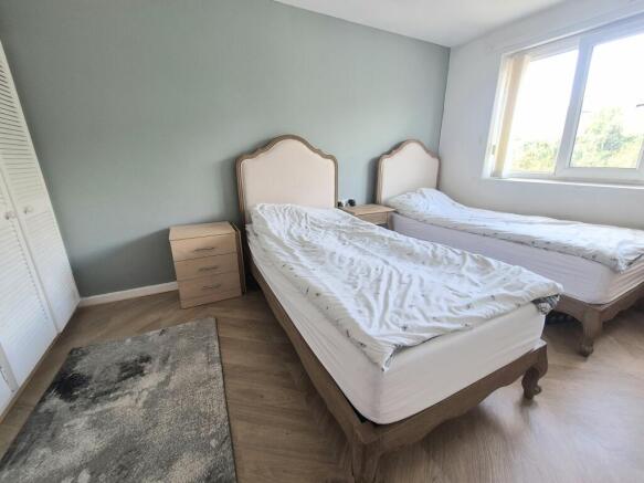 3 bed Terraced to rent Image 9