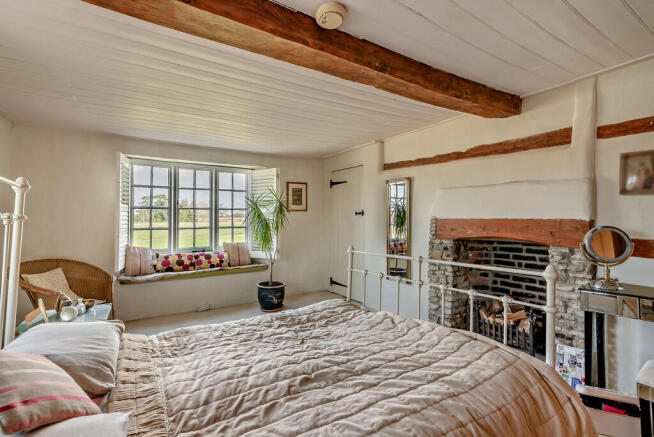 8586761-interior0...