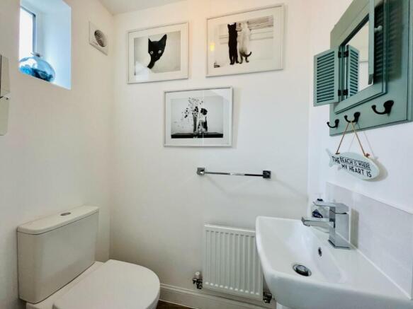 GROUND FLOOR CLOAK ROOM