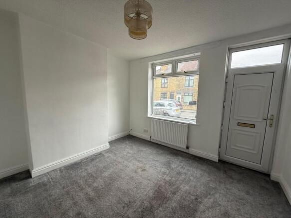 2 bed House to rent Image 2