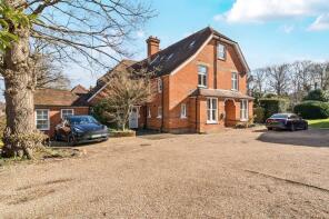 Flat 4, 77 Greenways Court, Kennel Ride, Ascot SL5 7NU