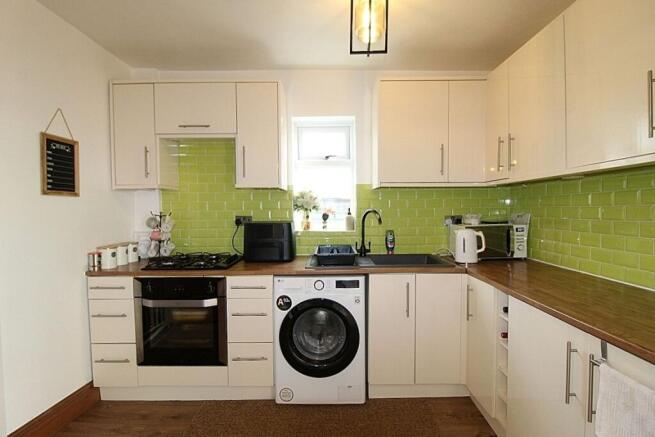 3 bed Semi-Detached for sale Image 8