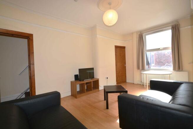 6 bed Terraced to rent Image 5