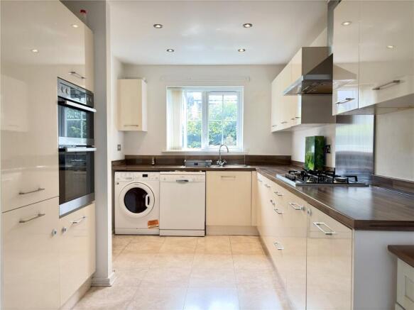 4 bed Detached for sale Image 6