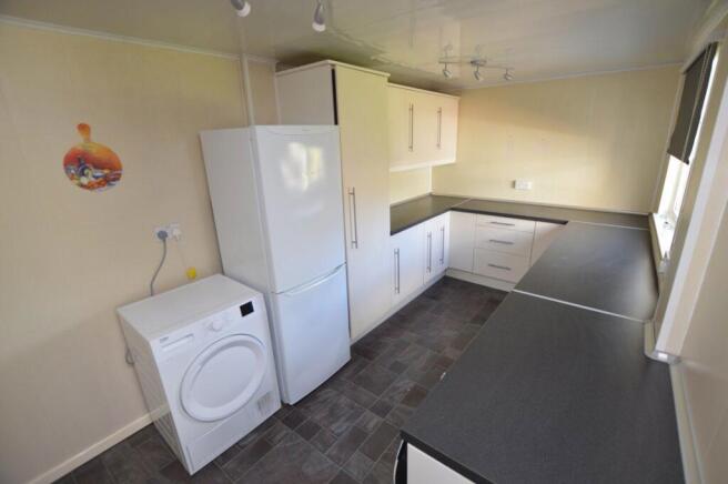 4 bed Detached to rent Image 10