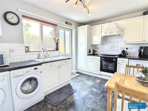 2 bed Semi-Detached for sale Image 2