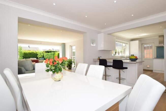 Kitchen / Dining Area