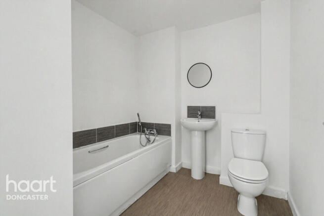 3 bed Terraced for sale Image 10
