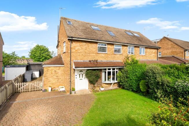 4 bed Semi-Detached for sale Image 4