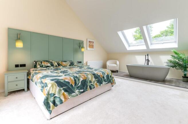 5 bed Detached for sale Image 9