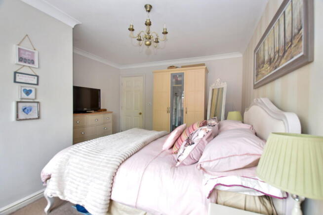4 bed Detached for sale Image 9