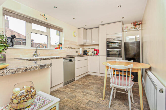 Kitchen/Breakfast...