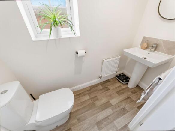 4 bed Detached for sale Image 7