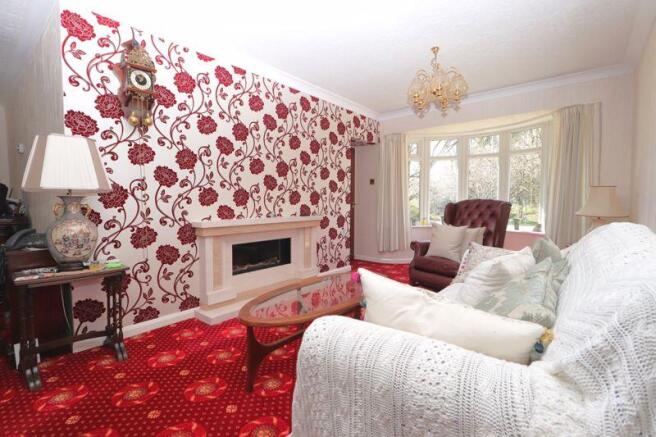 L-Shaped Lounge/Dining Room