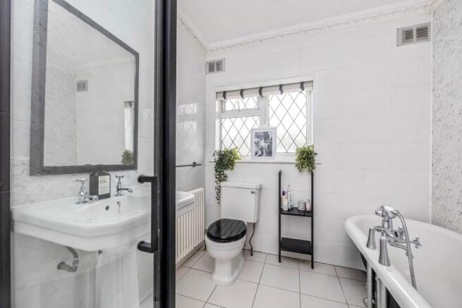 Carden Avenue 169 BATHROOM.jpeg