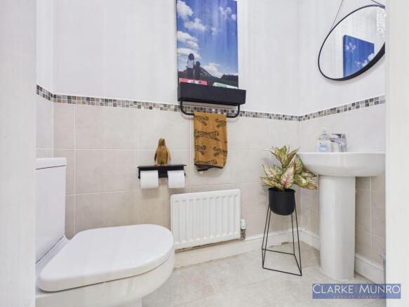 4 bed Detached for sale Image 10