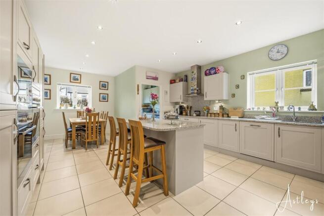 Kitchen/Breakfast Room