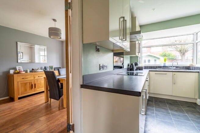4 bed Semi-Detached for sale Image 7