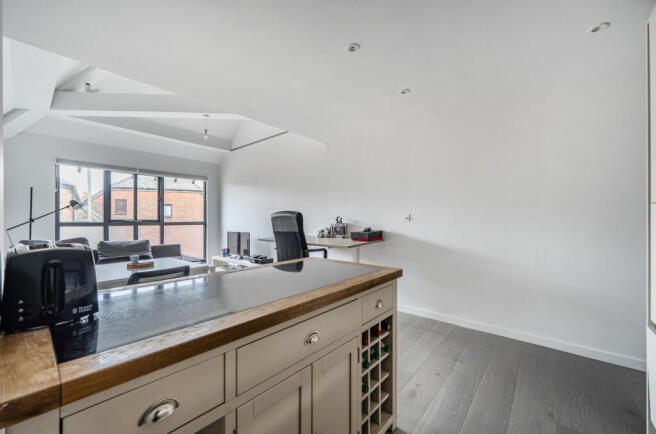 1403941-5-6977a28...