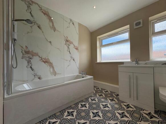 3 bed Terraced for sale Image 9