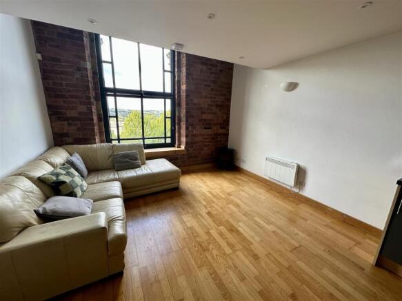 1 bed Apartment to rent Image 2