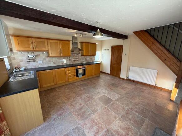 Kitchen (b)
